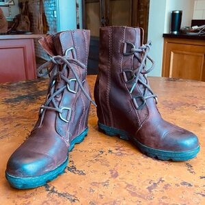 Sorrel Lace-Up Wedge boot